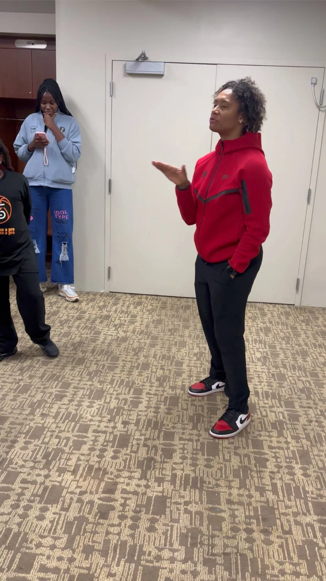 Guest speaker talking with Zeus Skills athletes before a game
