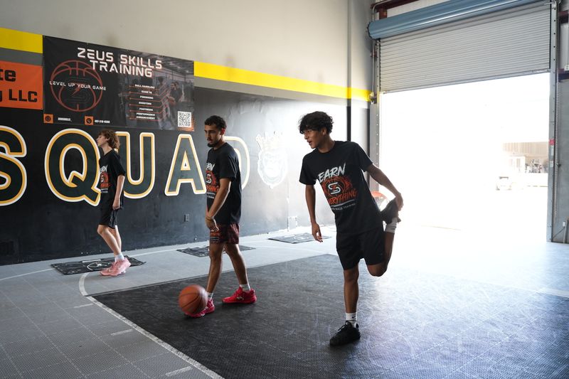 Zeus Skills athlete shooting from the wing during arena training